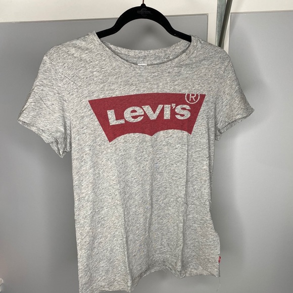 Grey & red Levi’s t-shirt - Picture 2 of 4